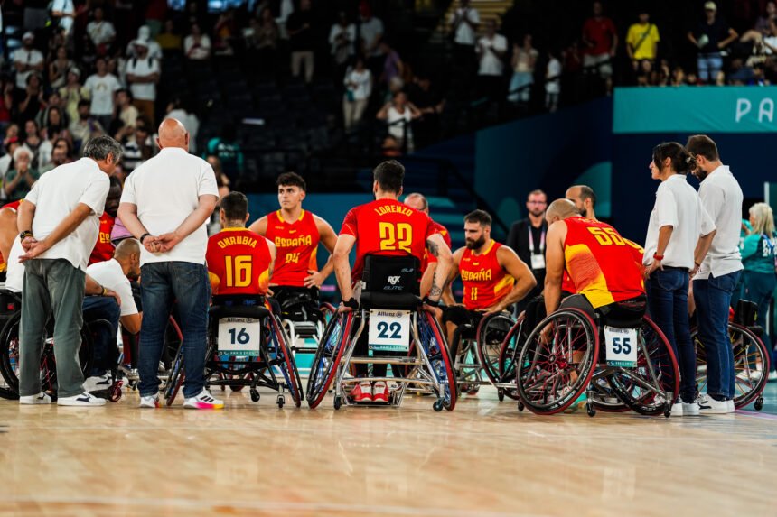 El equipo de baloncesto hombres en la ronda preliminar Grupo B